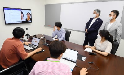 재택근무 모범 사업장 방문한 이재갑 고용부 장관