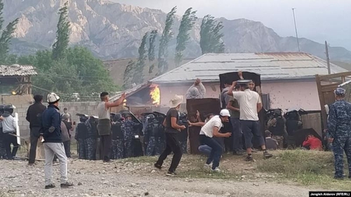 우즈베키스탄-키르기스스탄 국경 주민 집단 충돌
