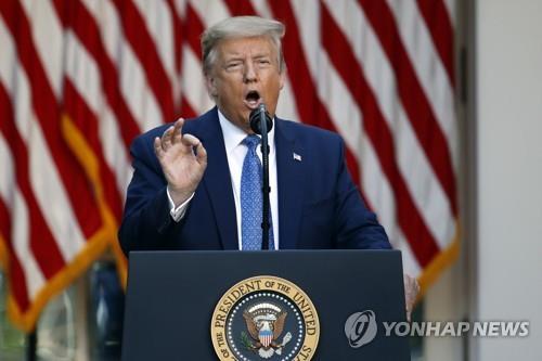 트럼프 "폭동 저지 위해 군 동원"…최루탄속 회견 '초강경 대응'