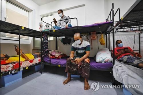 '닭장 이주노동자 기숙사' 없앤다…싱가포르, 신축·환경개선