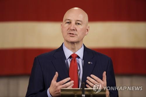 미 주지사, 흑인 지도자들에게 "당신들"로 불렀다가 곤욕