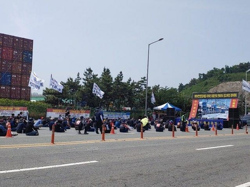 "안전운임제 지켜라"…화물연대 전국 항만서 경고 파업