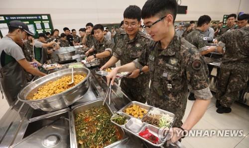 장병 평일 점심때 가장 많이 먹는다…김자반·계란찜 싹 비워