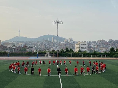 차두리, 오산고 축구부 제자들과 '인종차별 반대 퍼포먼스'