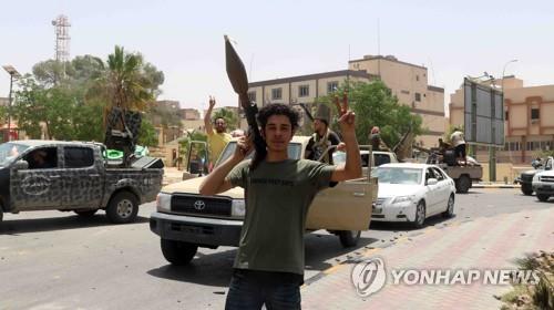 리비아 통합정부군 동진, 시르테 공략…동부 반군은 '정전' 수용