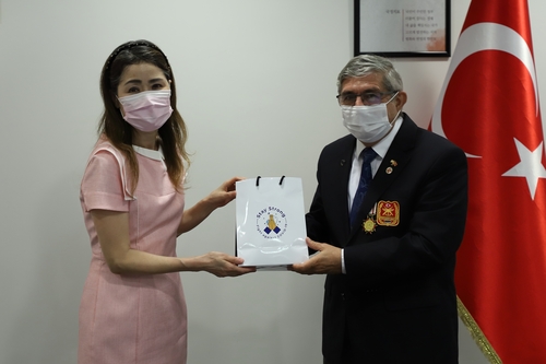 한국서 온 마스크에 터키 참전용사 "기억해주는 것만으로 감사"