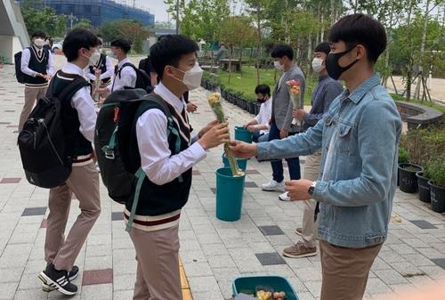 전 학년 등교했지만…초등생 형은 학교, 동생은 집 '혼란'