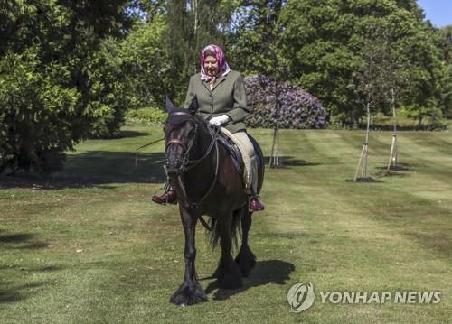 '100세까지 1년'…영국 여왕 부군 필립공 99세 생일 맞아