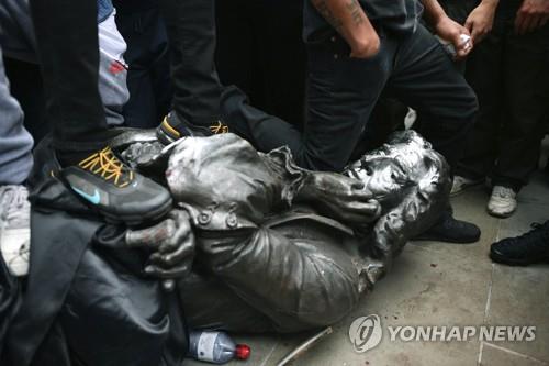 플로이드 후폭풍…유럽 제국·인종주의 관련 인물 동상도 수난