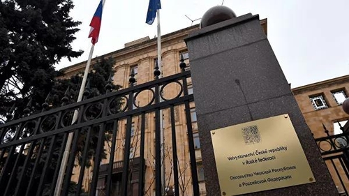 러시아의 체코 정치인 독살 시도설, 외교관 맞추방전 비화