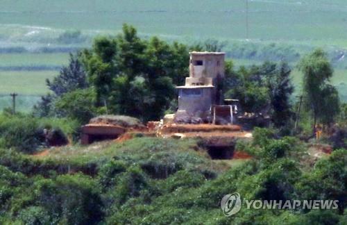 북한군, 행동 나섰나…비어있던 'DMZ 초소' 일부에 경계병 투입