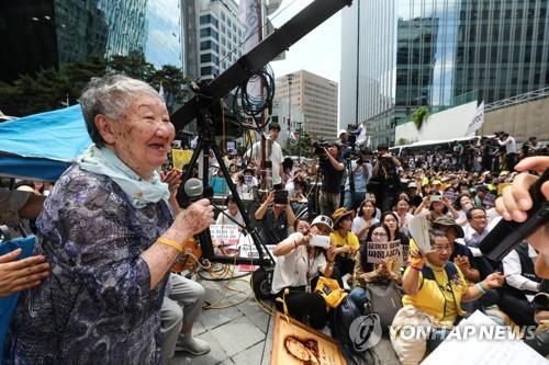 "길원옥 할머니 양아들, 매주 마포 쉼터 찾아와 돈 챙겨가"(종합)