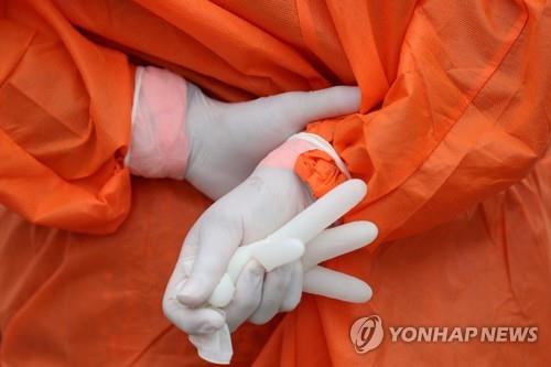 "코로나로 의료장갑·콘돔 수요 급증…라텍스 가격도 올라"