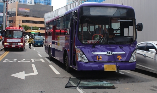 광주 백운고가 공사 구간서 시내버스 추돌사고…8명 경상