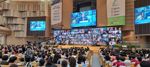 100개의 화면 속 한국전 주역들 '활짝'…온라인 초청행사 열려