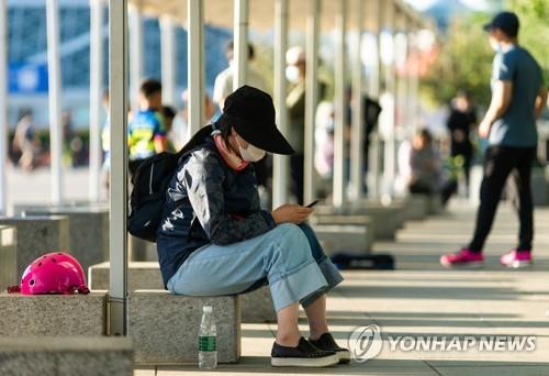 일본 연구진 "마스크 잘 쓰는 나라, 코로나19 치사율 낮아"