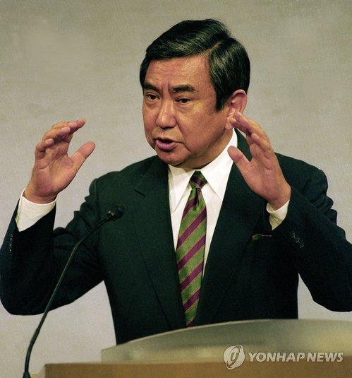 '적 기지 공격능력' 불지핀 日방위상…차기 총리 '눈독'
