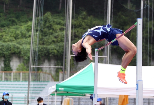 우상혁, 전국선수권 남자 높이뛰기 대회 6연패 달성…2ｍ20(종합)
