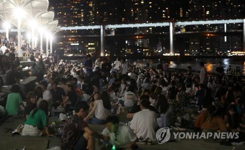야외클럽 방불 부산 민락수변공원, QR코드 찍어야 입장