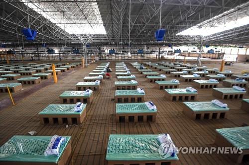 인도, 코로나19 누적 확진자 50만명…'판지 병상'도 등장