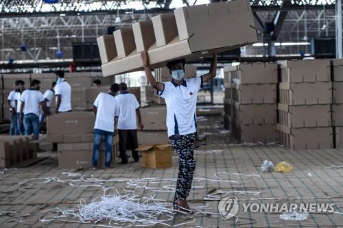 인도, 코로나19 누적 확진자 50만명…'판지 병상'도 등장
