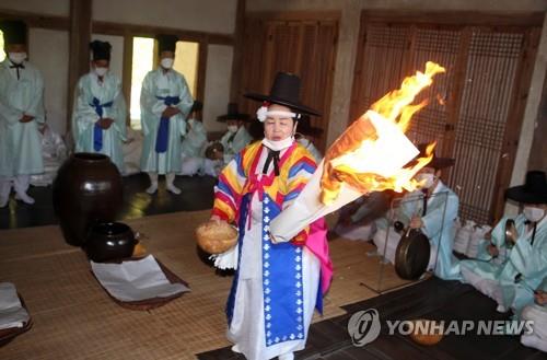 공간 경계넘은 온라인 강릉 단오제…"코로나역병 물러가라"