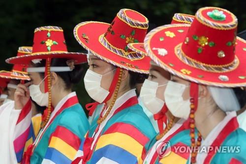 공간 경계넘은 온라인 강릉 단오제…"코로나역병 물러가라"