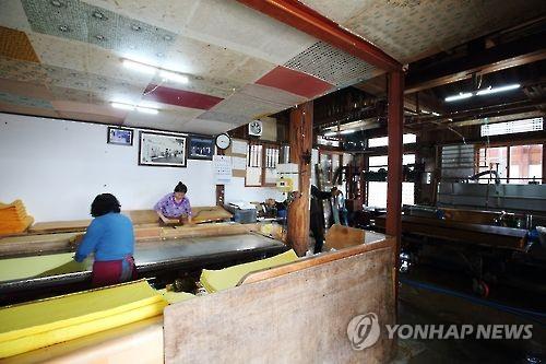 [천년의 마법, 한지] ② 지구촌 구석구석 스며든 '생명력 넘치는' 매력