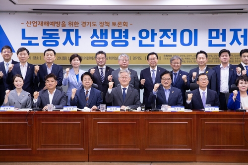 이재명 "이천화재는 노동현장의 세월호…감독권 공유해야"