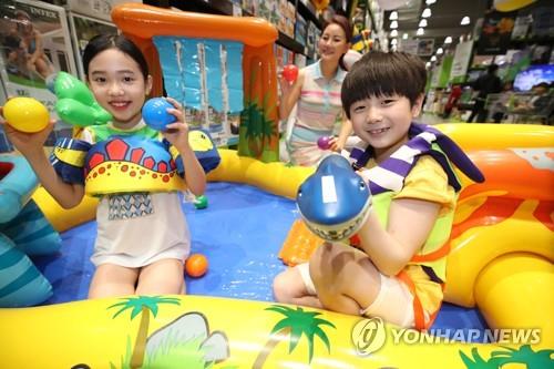 '우리집 베란다는 워터파크'…실내설치 풀장 판매 급증