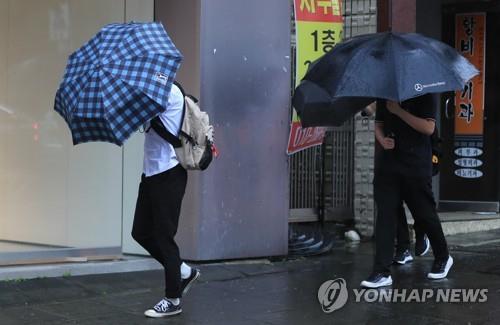 울릉도·독도 많은 비…동해안 주택 5채 침수