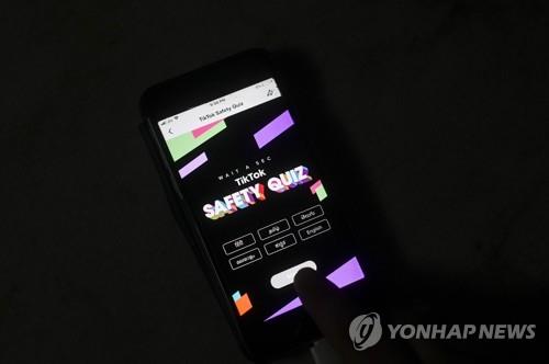 모바일로 번진 국경분쟁…인도 "중국앱 틱톡·위챗 쓰지마"(종합)