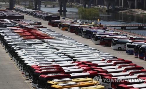 코로나19 이후 여행업 매출 '초토화'…레저산업 4월부터 '증가'