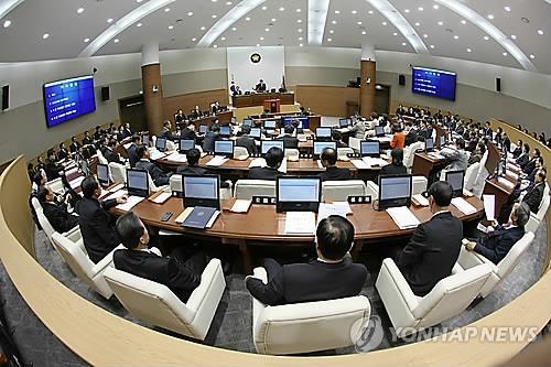 창원시의회 민주당 또 '자중지란'…통합당에 의장단 헌납