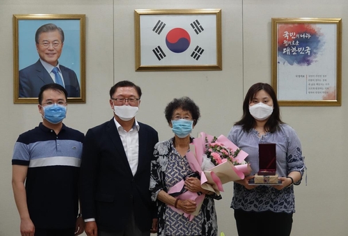 중국 선양서 독립유공자 훈장 30년 만에 후손에 전달