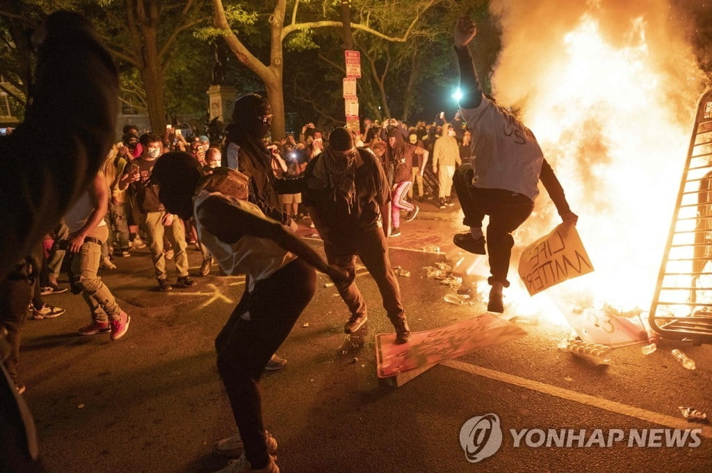 `무법천지` 미국...LA 한인타운에 `주방위군` 배치 준비