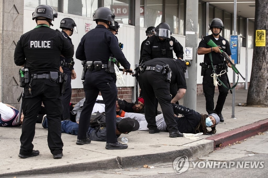 뉴욕, `조지 플로이드 사망사건`으로 77년 만에 역대급 `통행금지`