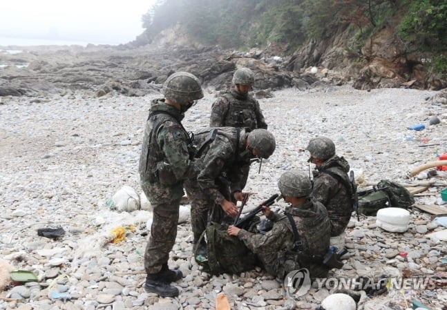 태안 `밀입국 보트` 13번 보고도 놓쳤다…軍 해상경계 구멍