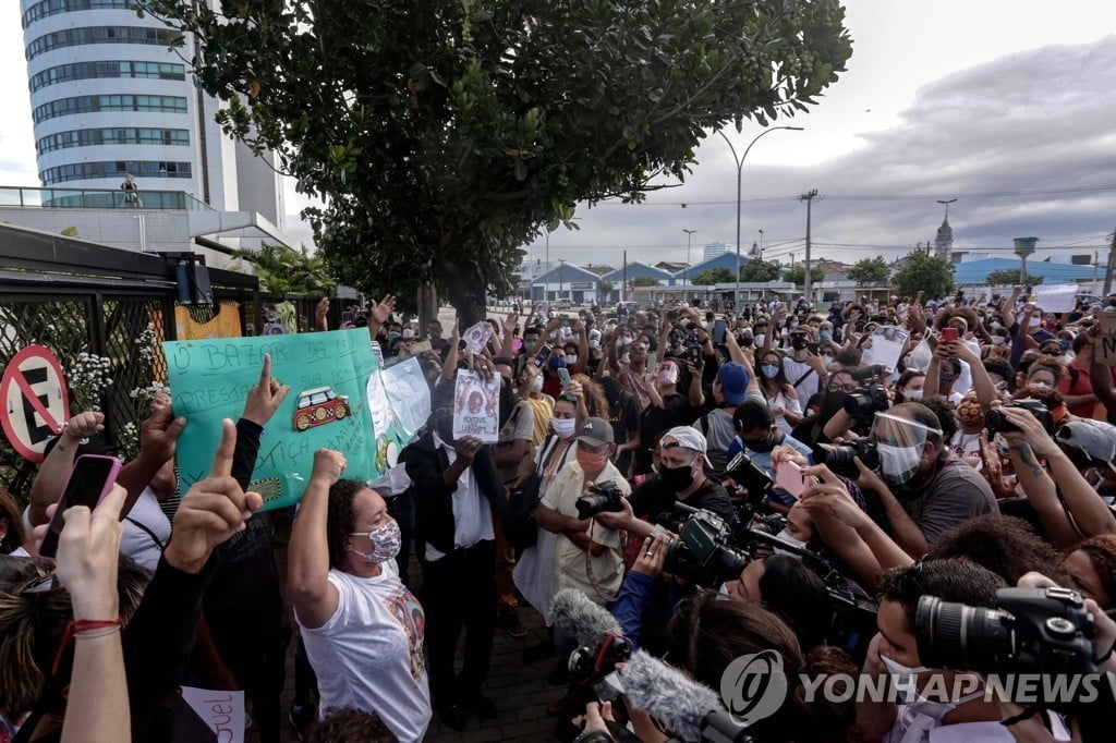 브라질도 불붙었다…5살 흑인 아이 죽음이 부른 `인종갈등`