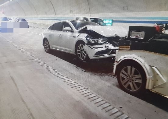 서울양양고속도로 터널서 4중 연쇄추돌…6명 부상