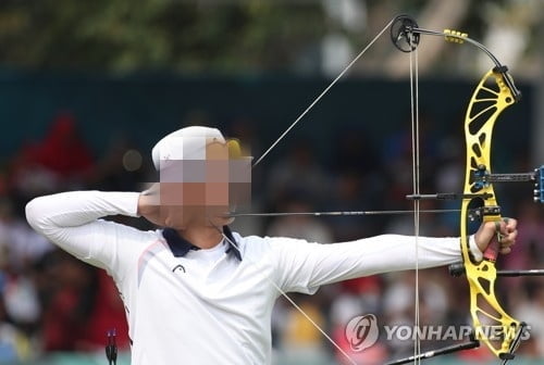 SUV 뚫은 `컴파운드 양궁`…"200㎏ 흑곰 잡는 위력"