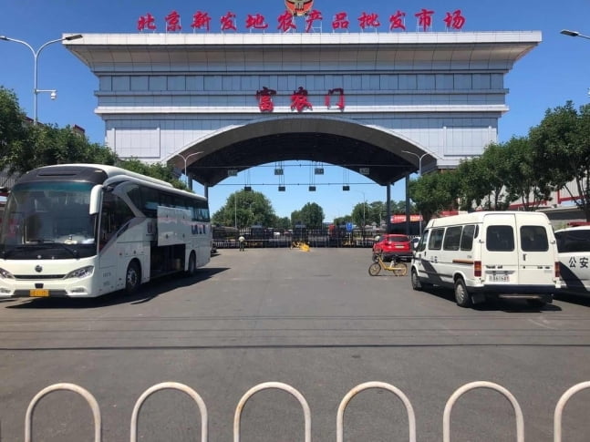 `도매시장발 확산` 中 베이징 초비상…등교 취소·봉쇄 확대