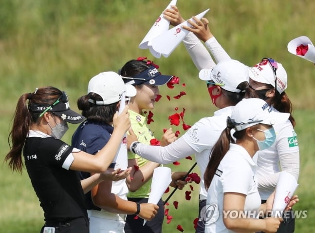 유소연, 한국여자오픈 우승…"상금 전액 기부"