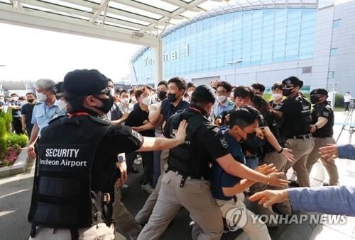 `인국공사태` 청년들 "정부 딴소리만" vs "명문대생 특권의식"