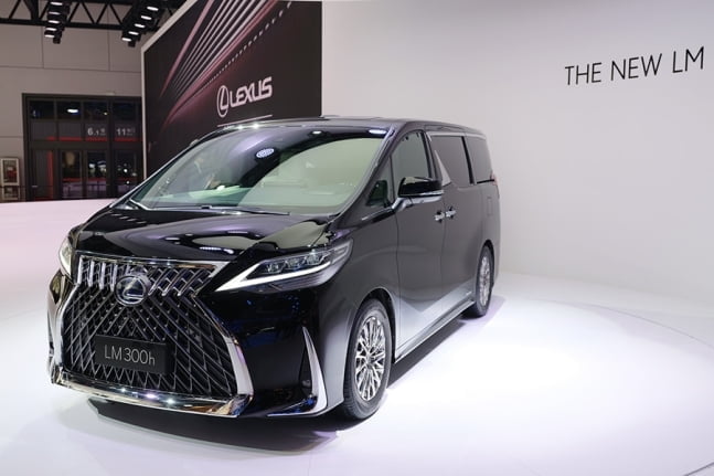 렉서스 럭셔리 미니밴 `LM`