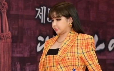 박봄, '대종상영화제' 축하무대…아찔한 굽 높이