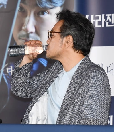 [TEN 포토] '사라진 시간' 정진영 '감독의 떨리는 마음'