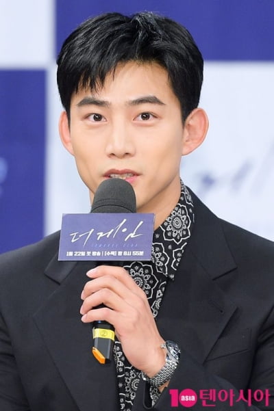 옥택연, 비연예인 여성과 열애중…소속사 "사생활이라 조심스러워" [공식]
