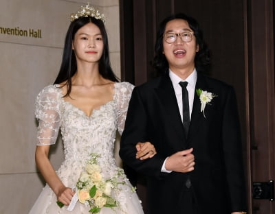 [TEN 포토] 김경진-전수민 결혼식 '웨딩드레스와 턱시도'