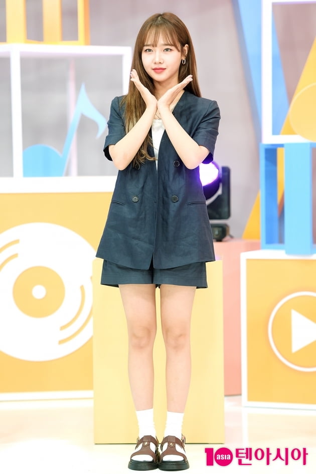 [TEN 포토] 위키미키 최유정 '예쁜 꽃이 여기 있네!'